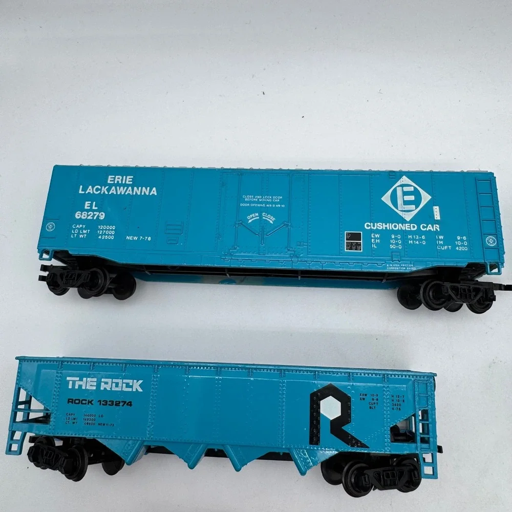 HO Scale Model Train Lot Union Pacific Diesel Locomotive Freight Cars 7pc Set